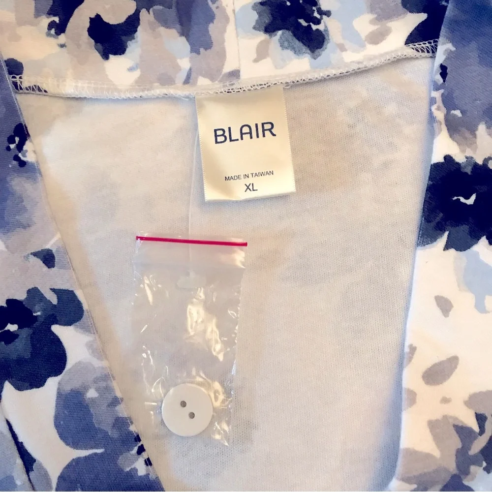 Blair Light Weight Cardigan Jacket Size XL White Blue Floral Pockets Cottage